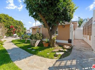 6724 Mammoth Ave, Van Nuys, CA 91405