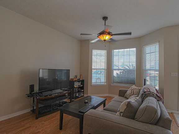 5th image of 15 Chatelaine Cir SE