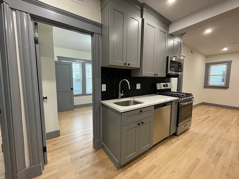 41 Long Ave #3 — Photo 3