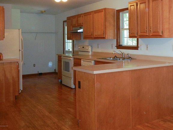 3rd image of 319 Valley View Dr