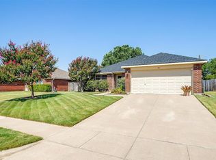 902 Cedar Ridge Ln, Burleson, TX 76028