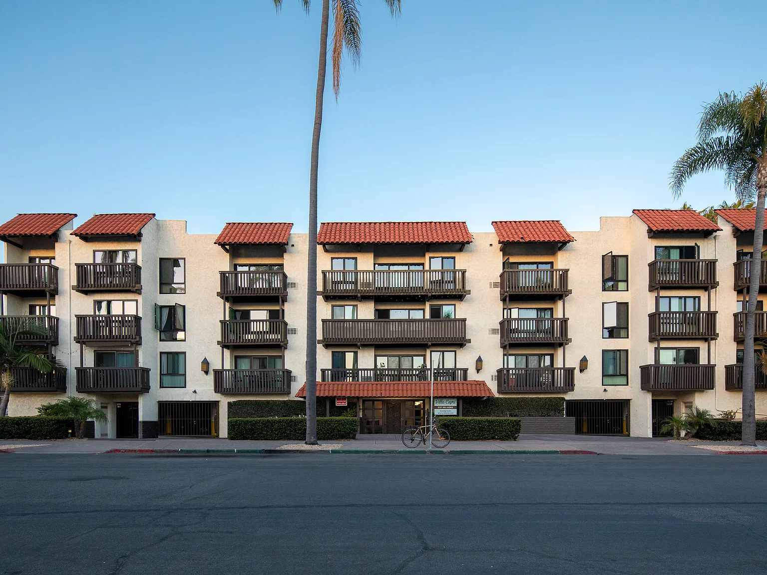Villa Capri Apartments — Photo 2