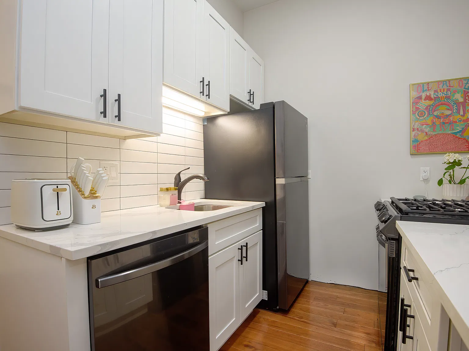 3505 N Sheffield Ave — Photo 4