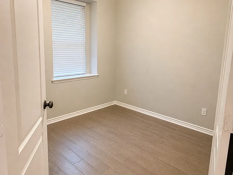 Sierra Ln — Photo 13