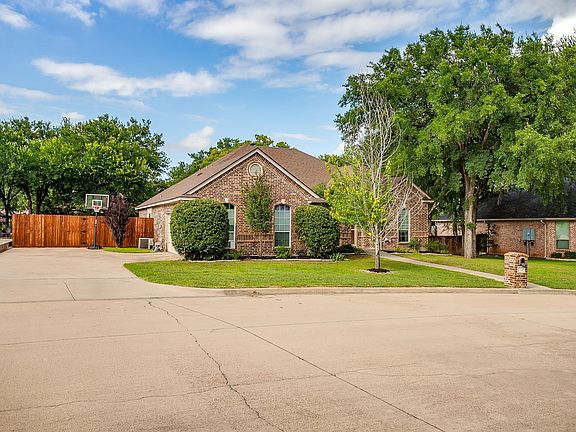 3rd image of 303 Blue Berry Ln