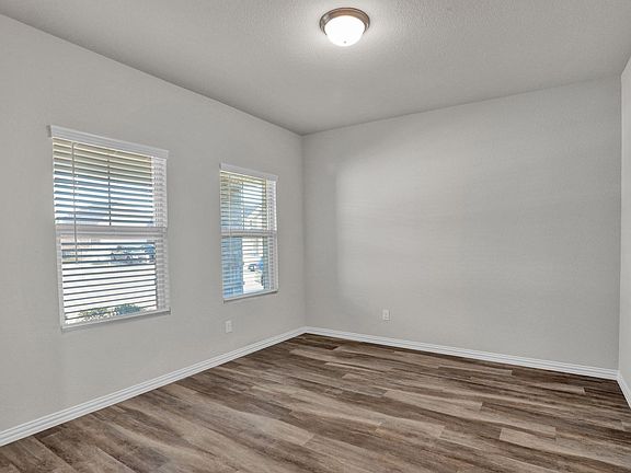 4th image of 628 Fawn Valley Dr