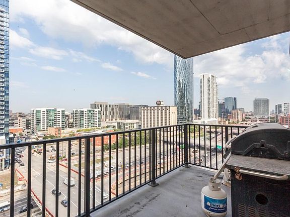 2nd image of 210 S Des Plaines St #1020
