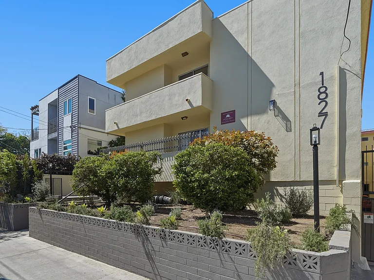 1827 N Van Ness Ave #6 — Photo 18