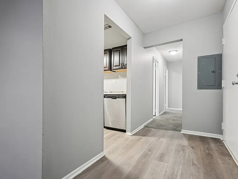 Aspen Apartments — Photo 13