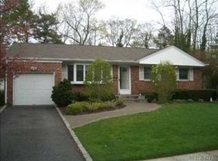 4 Cedar Dr E, Old Bethpage, NY 11804