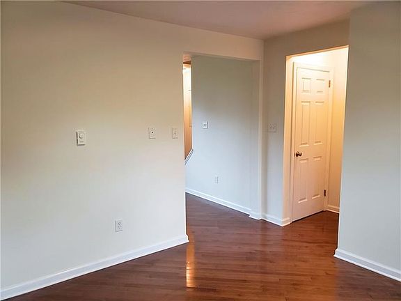 4th image of 303 Franklin St #E