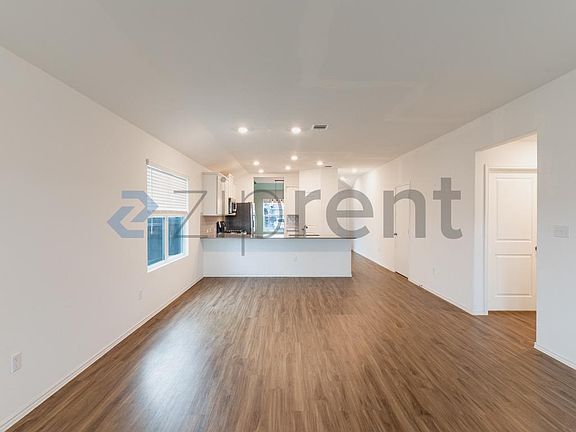 3rd image of 206 Silver Glen Dr