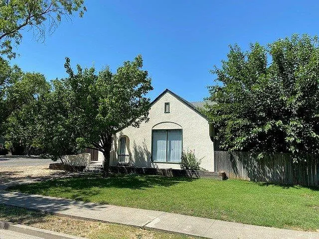 500 N 3rd St photo 1