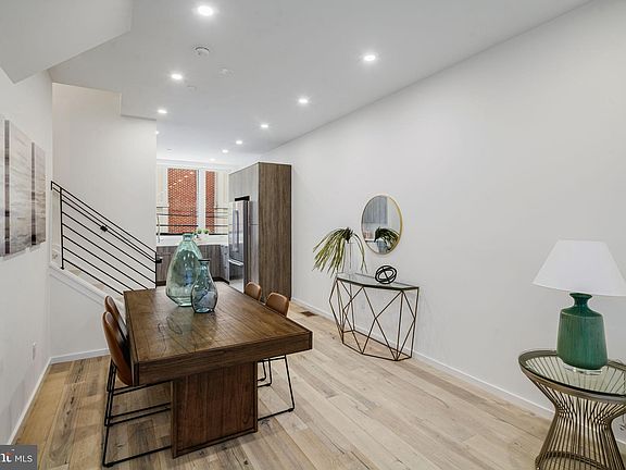 5th image of 857 Orianna St