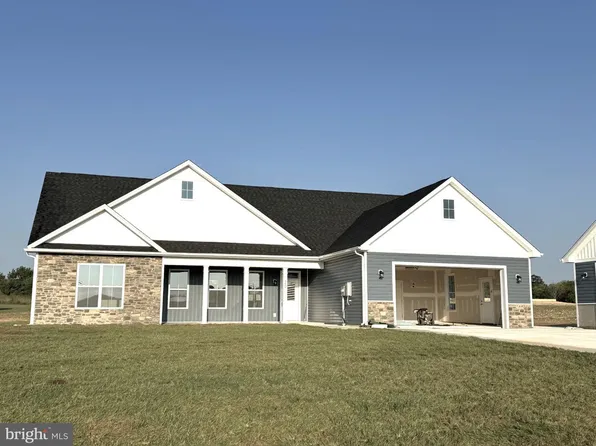 20 Dibble Rd, Bunker Hill, WV 25413