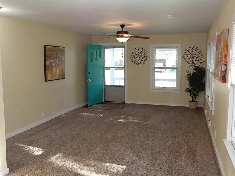 718 Walnut St — Photo 3