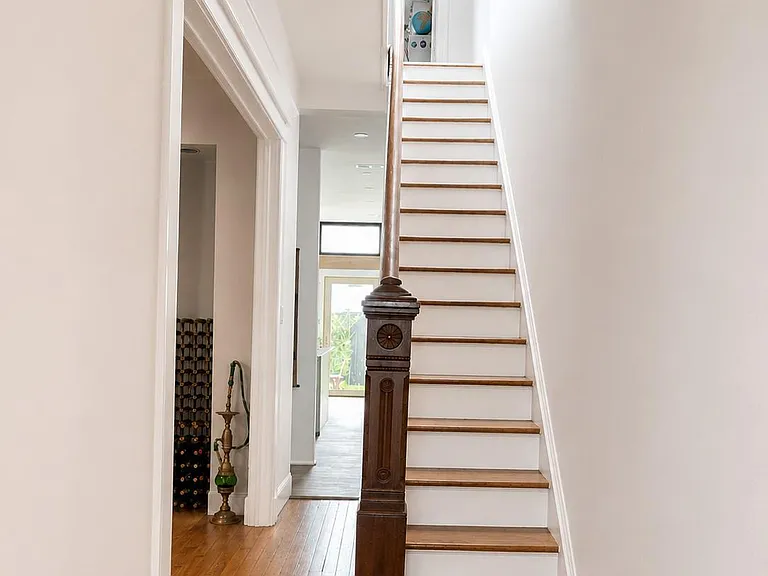 640 6th St NE — Photo 4