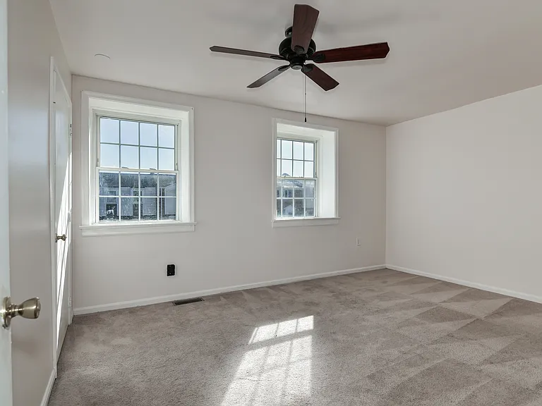 105 Hughey Ct — Photo 13