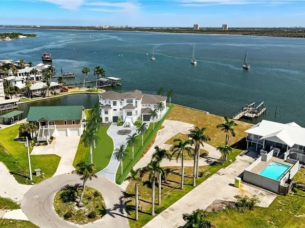 645 Matanzas Ct, Fort Myers Beach, FL 33931