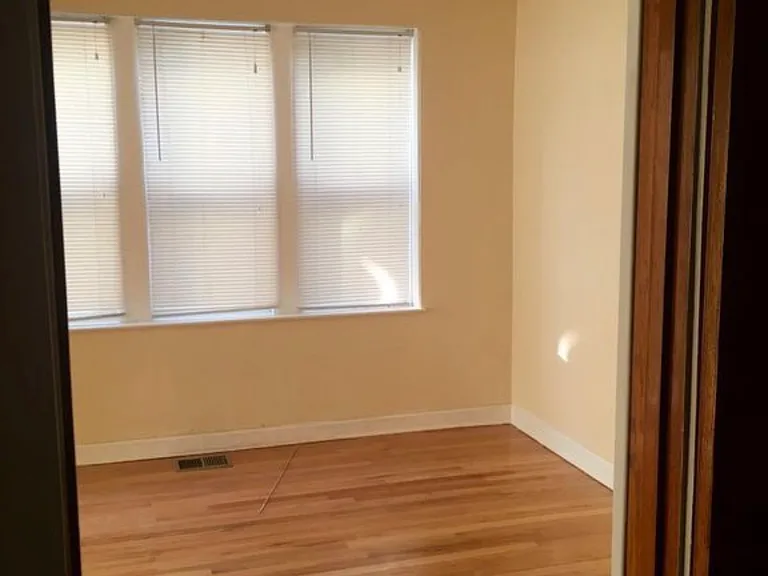 2647 N Harding Ave #1 — Photo 4