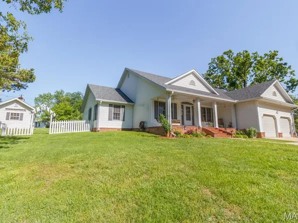 106 Benage Dr, Lebanon, MO 65536