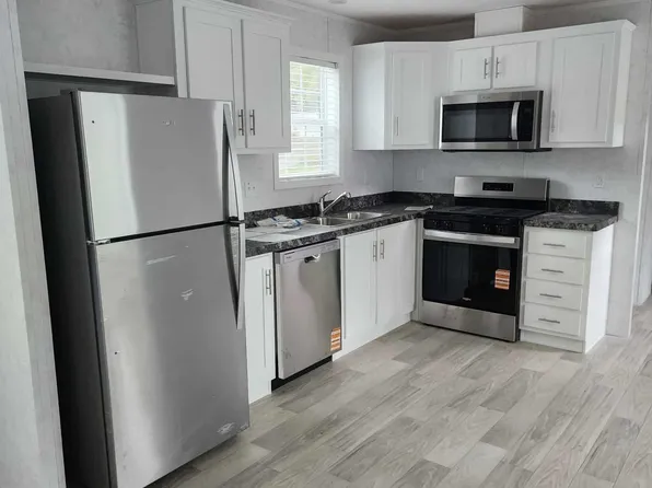 10 Cassie Lane, Bennington, VT 05201-0000