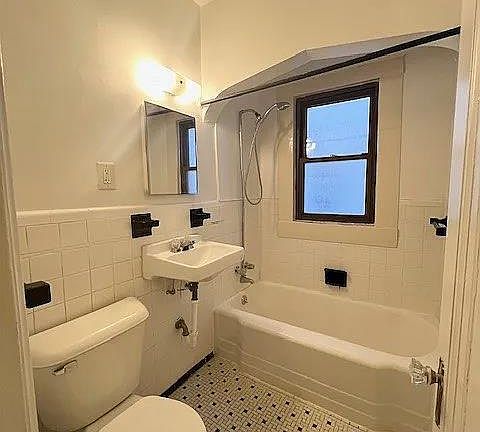 4th image of 1326 Maryland St APT 1R