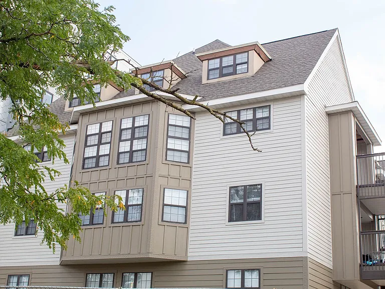 301 E Chalmers St — Photo 3
