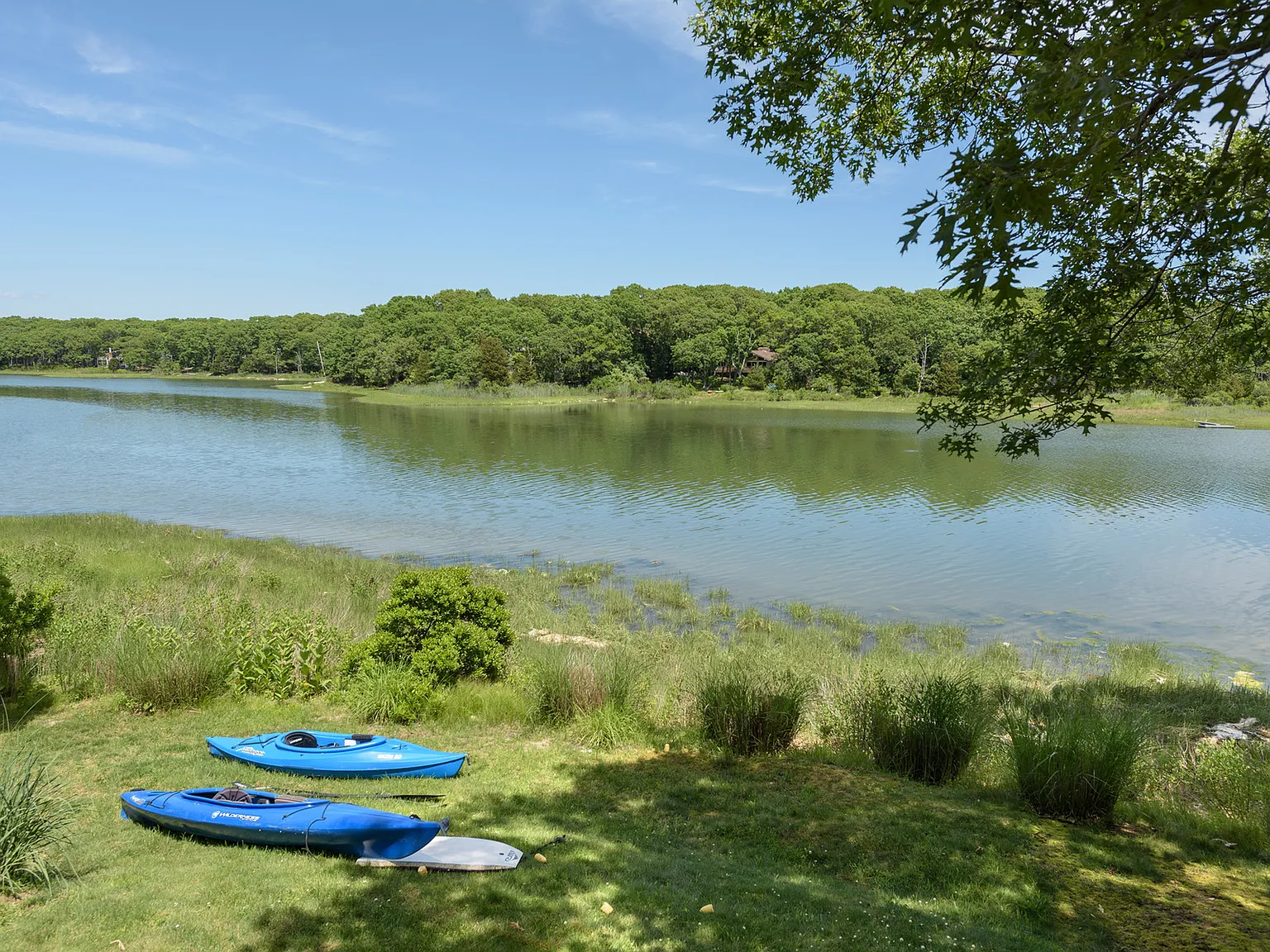 Waterfront Pool In A Bay Beach Community With A Marina — Photo 3