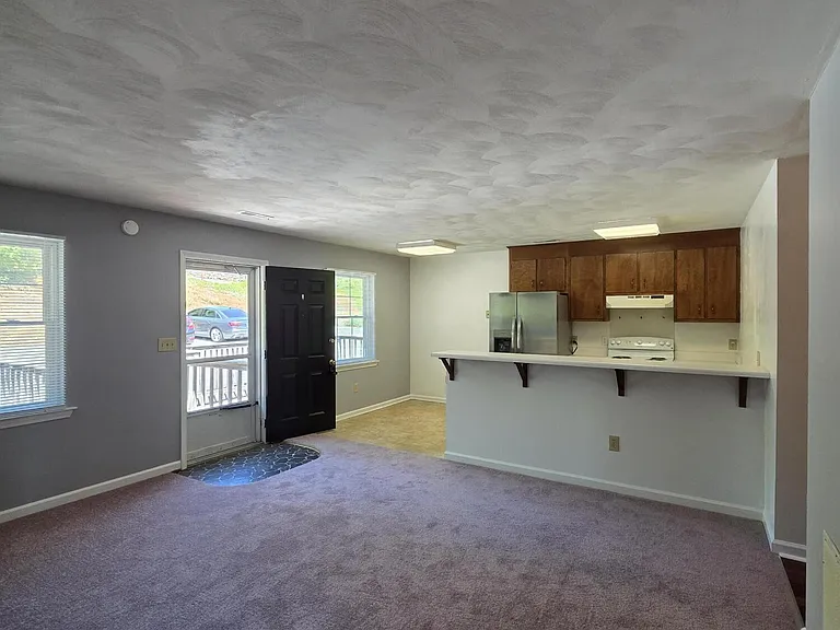 803 Roanoke Blvd — Photo 3