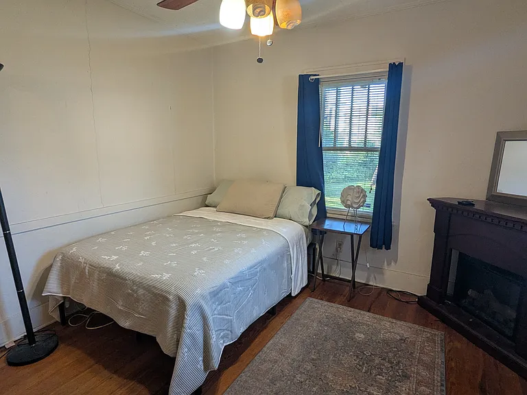 1141 Campeau St — Photo 16