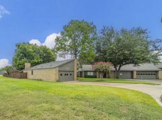 1806 Eastwood Ct, Grand Prairie, TX 75050