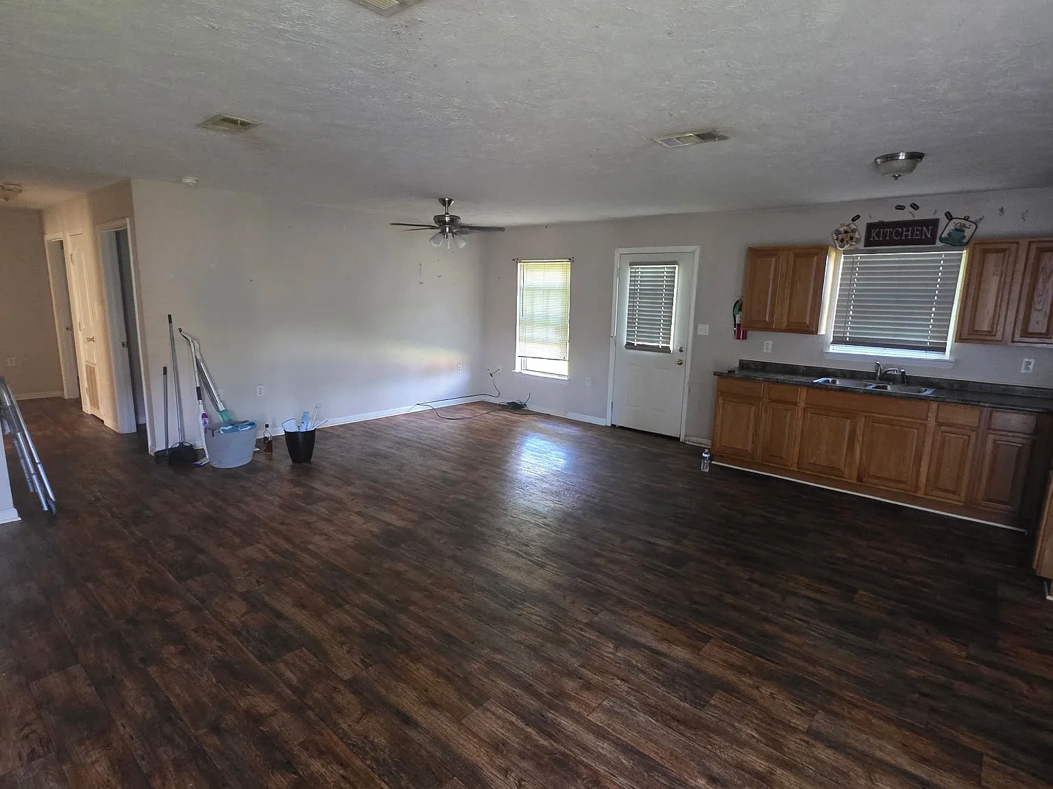 3 bed, $1,495 — Photo 4
