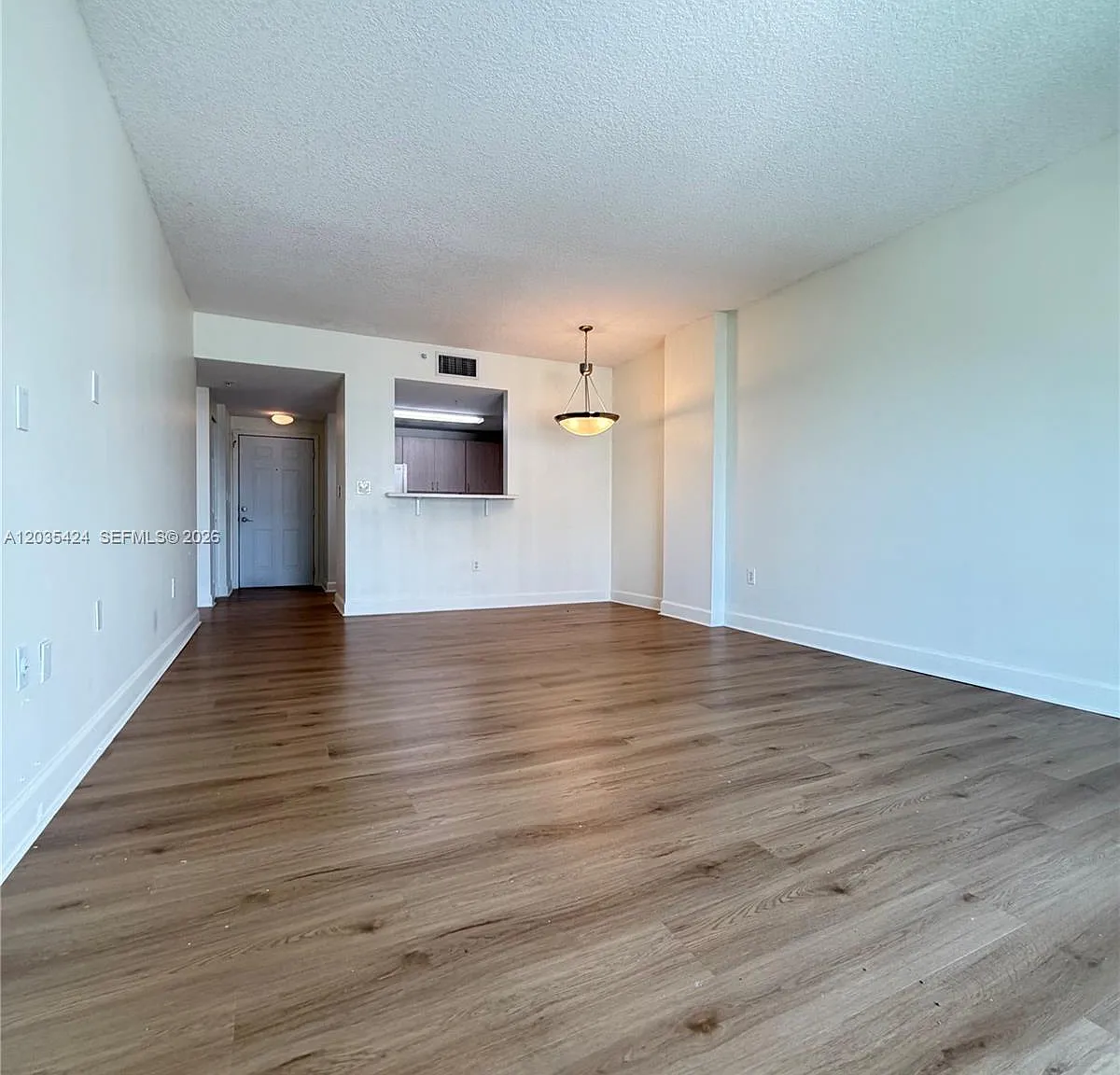 Douglas Grand Condo — Photo 3