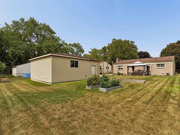 5th image of 8644 Essen Dr