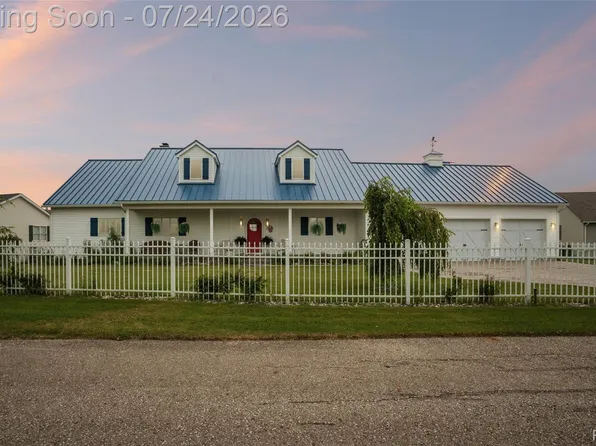 5110 Shorefront Ln, Port Hope, MI 48468
