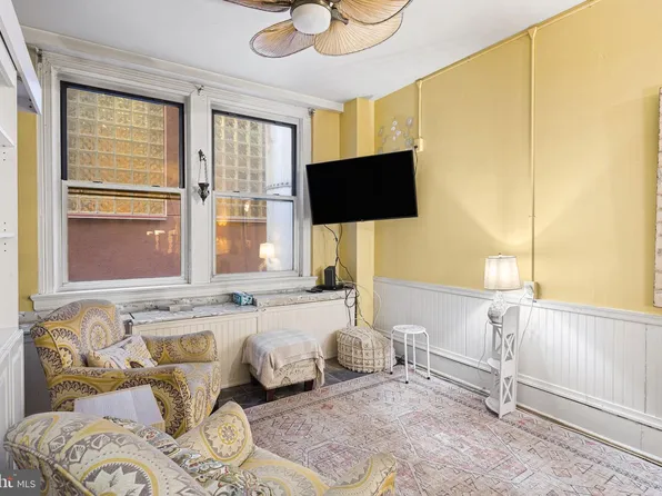 1324 Locust St APT 622, Philadelphia, PA 19107