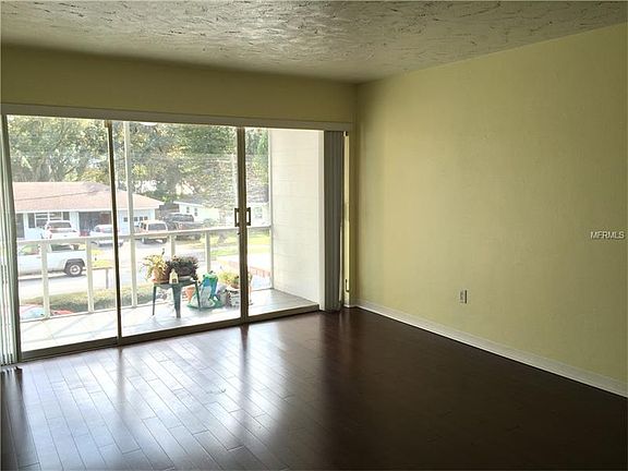 2nd image of 2155 Wood St APT B5