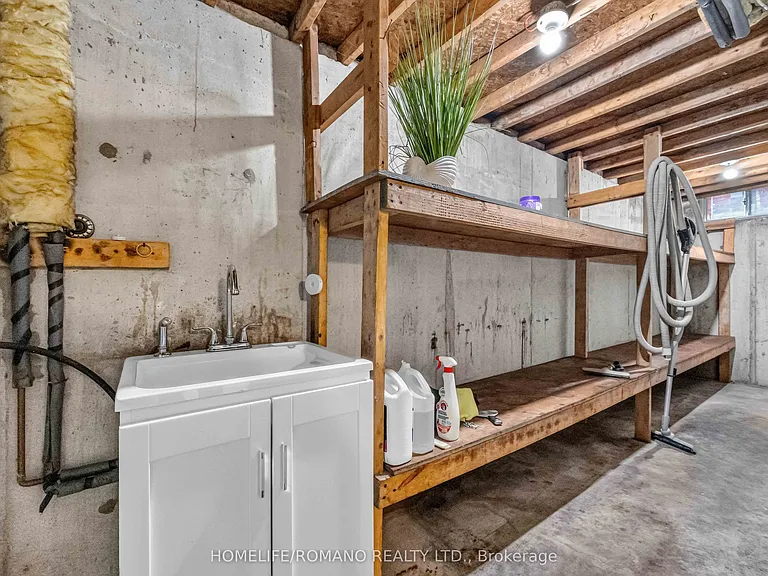 61 Gas Light Cres #BASEMENT — Photo 33