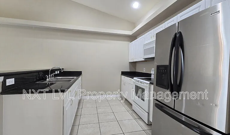 303 NE 24th Ave — Photo 8
