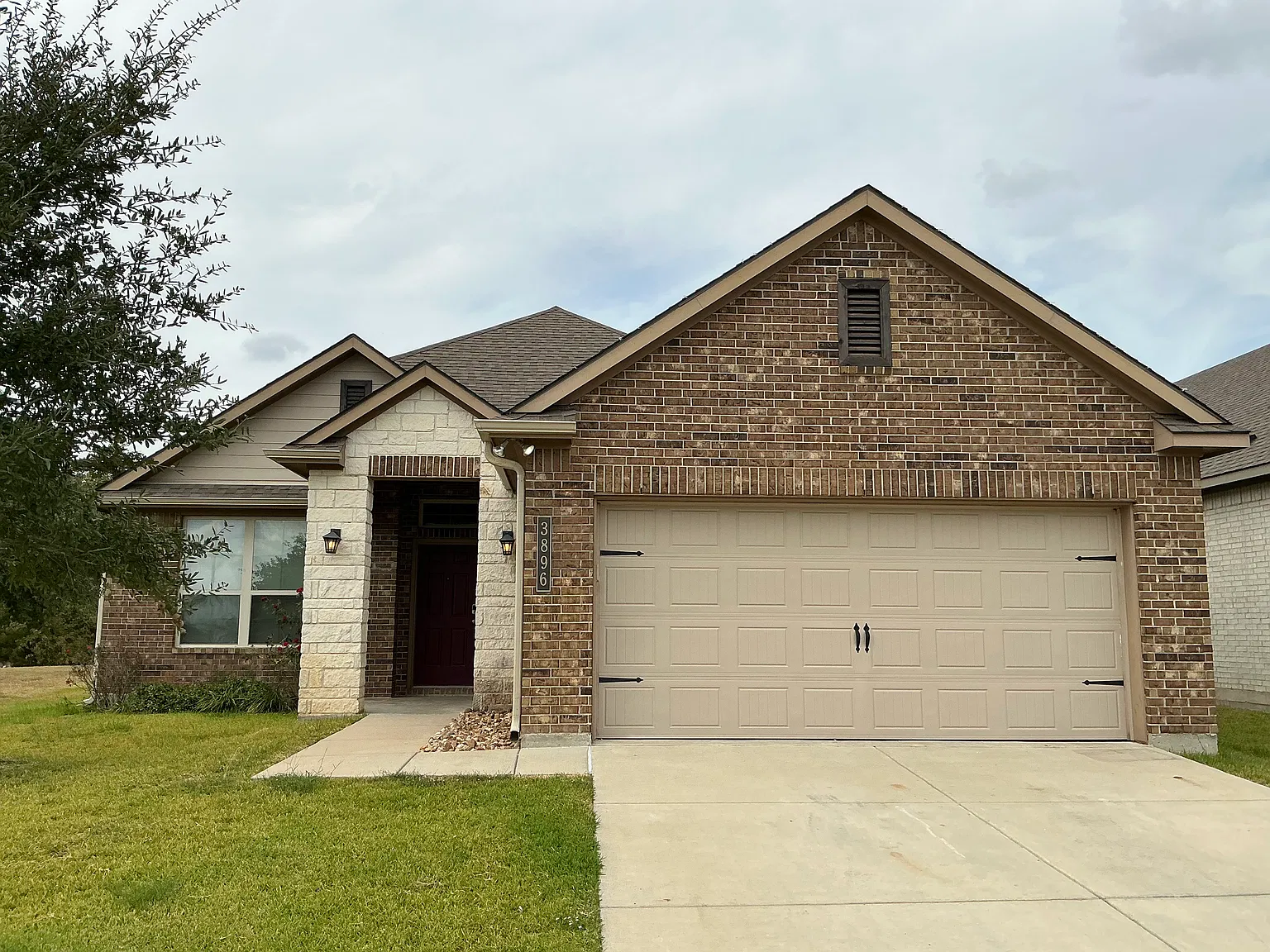 4 bed, 1865 sqft, $2,500 — Photo 1