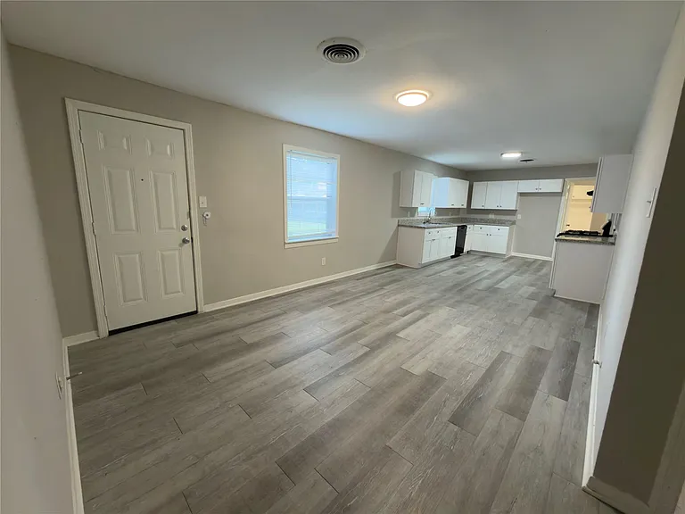 819 W Kyle Rd — Photo 8