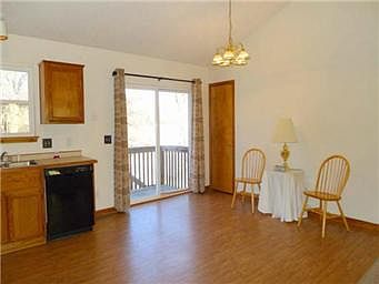 4th image of 18610 Woodruff St