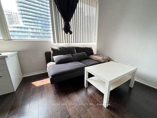 555 Yonge St #513 — Photo 8