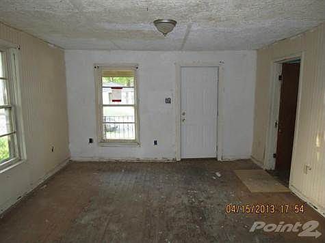 4th image of 2243 Lyon Ave