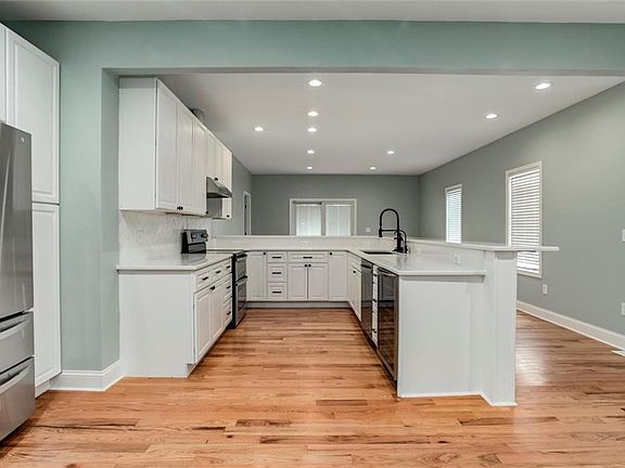 4th image of 438 Lincoln Ave