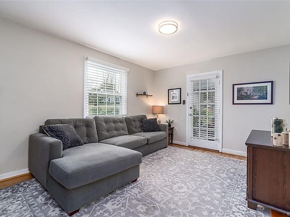 5th image of 906 Greenway Ln