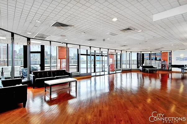 Rented by City Connections Realty | media 17