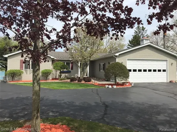 1447 River Rd, Saint Clair, MI 48079