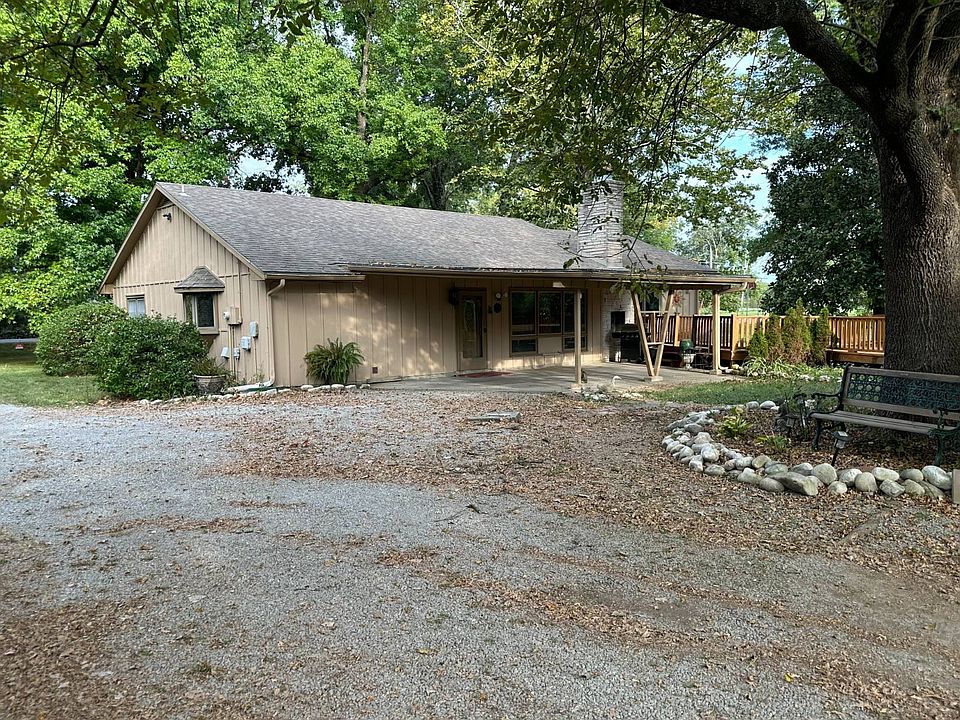 1st image of 880 S 200th St